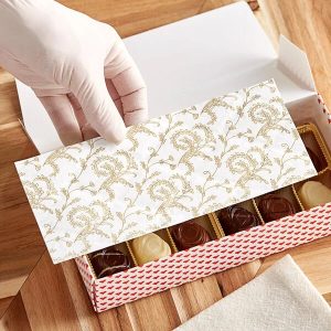 Glassine 2 lb. White Candy Box Pad with Gold Floral Pattern 8 3/4″ x 3 5/8″ 3-Ply 10 Count