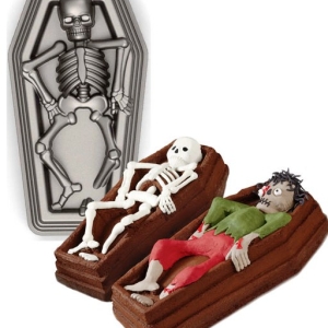 Skeleton In Casket 3D Pan Each