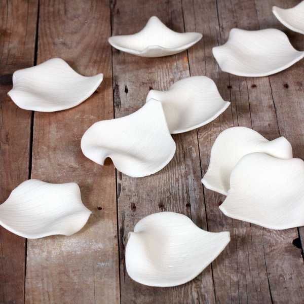 Rose Petals White 1.25" 6 count