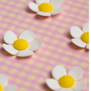 Medium Blossom White 1″ 25 count